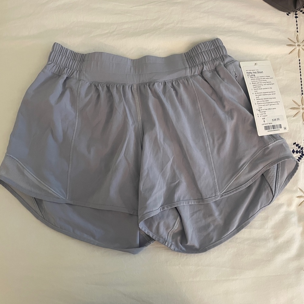 Lululemon Hotty Hot Shorts - berry Mist